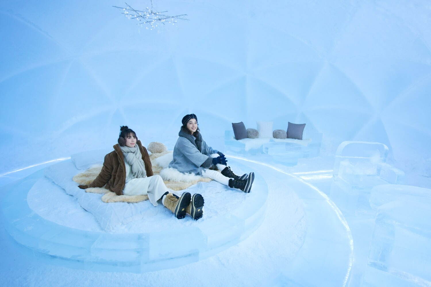 星野リゾート トマムに“氷の街”「アイスヴィレッジ」氷のホテルやアクティビティ、雪×氷スイーツも｜写真1