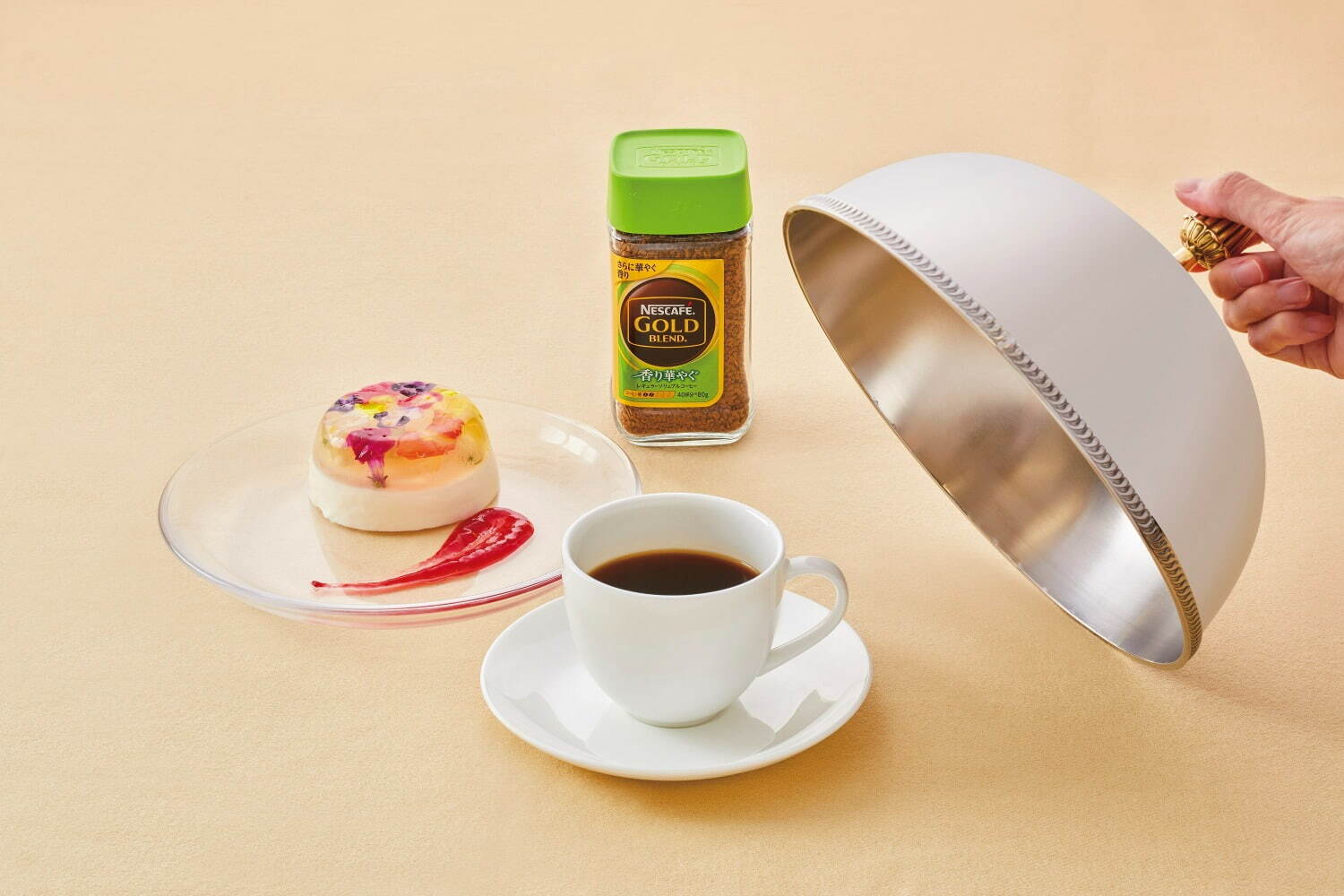 コーヒーの“香り”体験カフェ「ネスカフェ 原宿」に、香りを頭上から噴射する巨大コーヒーカップ席｜写真2