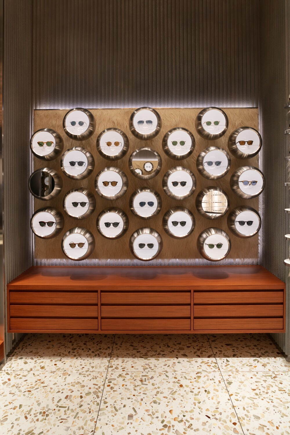 オリバーピープルズ“レンズ＆フレーム”をカスタムできるアイウェア、東京の新旗艦店で先行発売｜写真17