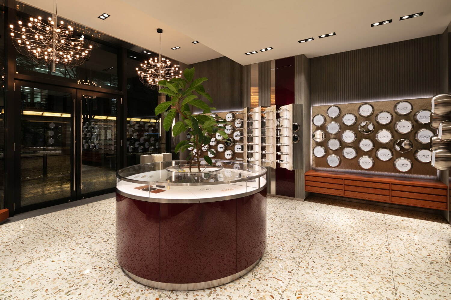 オリバーピープルズ“レンズ＆フレーム”をカスタムできるアイウェア、東京の新旗艦店で先行発売｜写真15