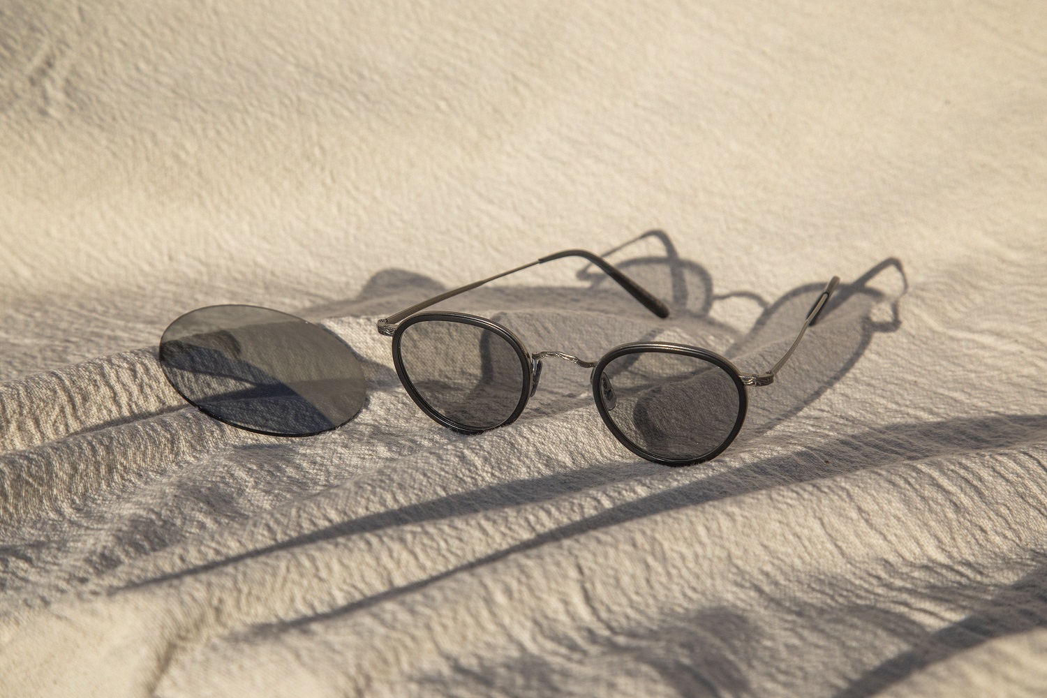 オリバーピープルズ“レンズ＆フレーム”をカスタムできるアイウェア、東京の新旗艦店で先行発売｜写真1