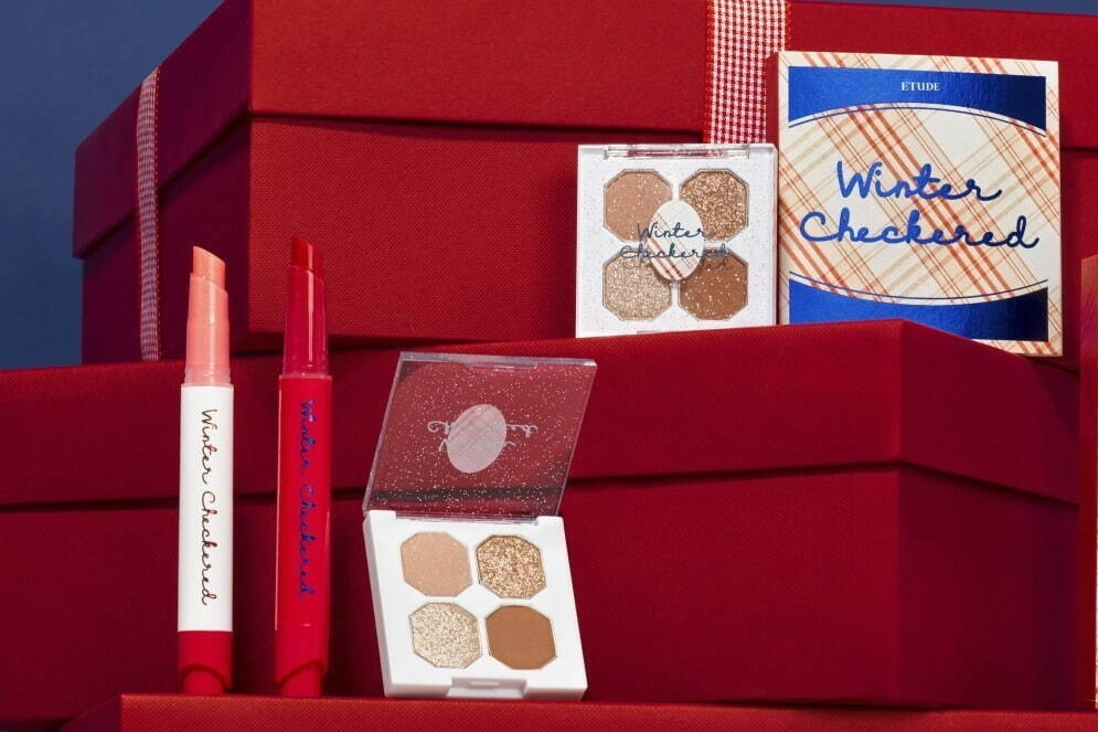 エチュード21年クリスマスコスメ、チェック柄パッケージのキラキラアイシャドウ＆ポーチ付きコフレも