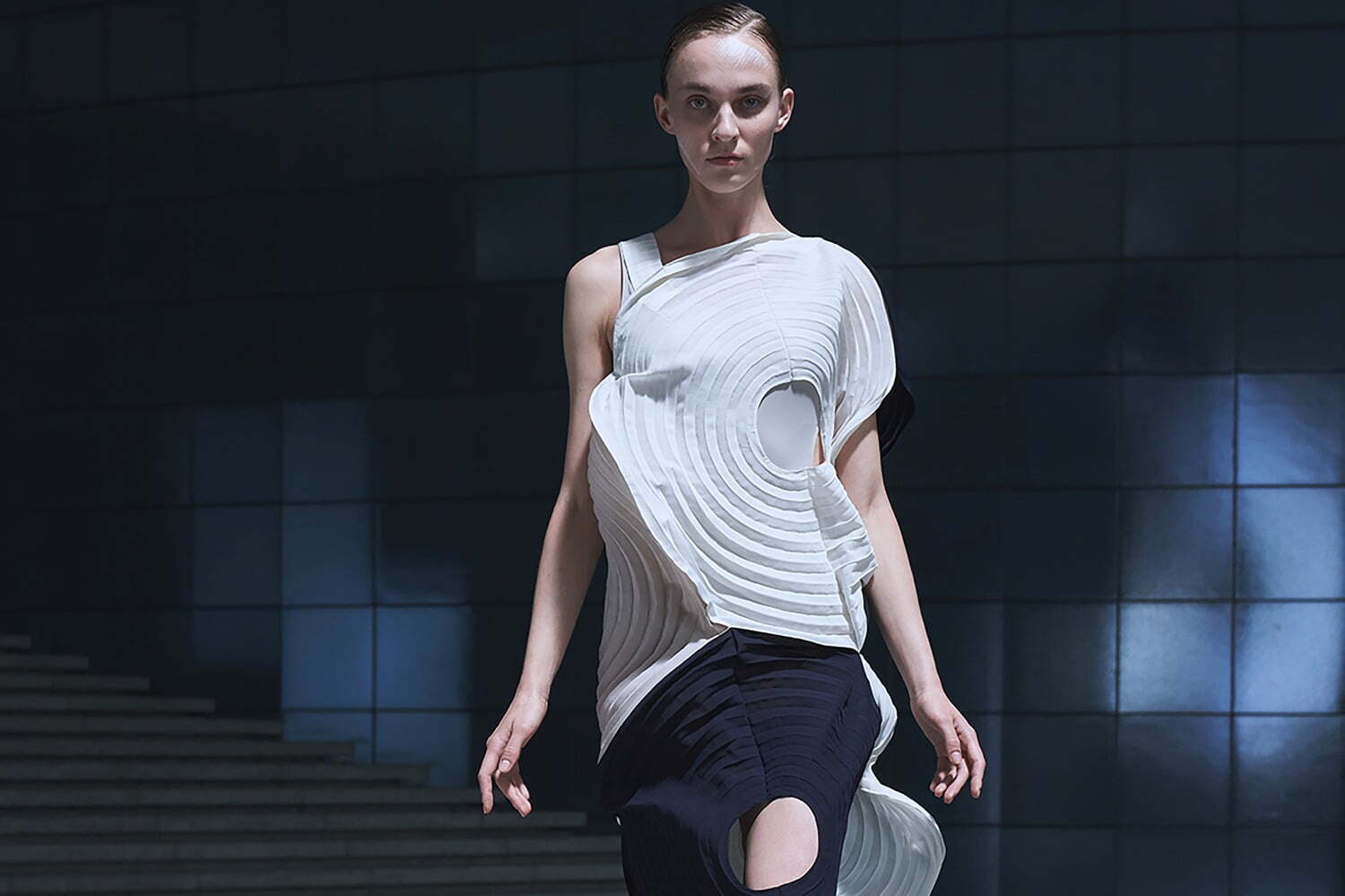  イッセイ ミヤケ 2022年春夏コレクション - 海の中、水の揺らぎと鮮やかな生命を感じて