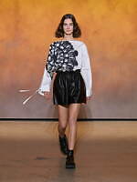 エルメス 2022年春夏コレクション - 快活な女性たちが行く地平線の旅｜写真38