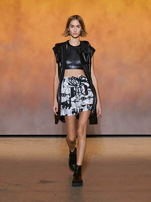 エルメス 2022年春夏コレクション - 快活な女性たちが行く地平線の旅｜写真44