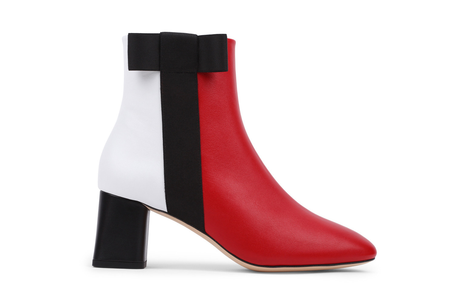 レペット新作“バレリーナシューズ着想”のリボン付きショートブーツ「ボウディテールブーツ」