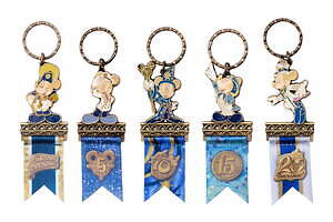 東京ディズニーシー 年間 を振り返る限定バッグや文房具 開業時のミッキーマウスを描いて ファッションプレス 東京ディズニーシー 年間 を振り返る限定バッグや文房具 開業時のミッキーマウスを描いて ファッションプレス