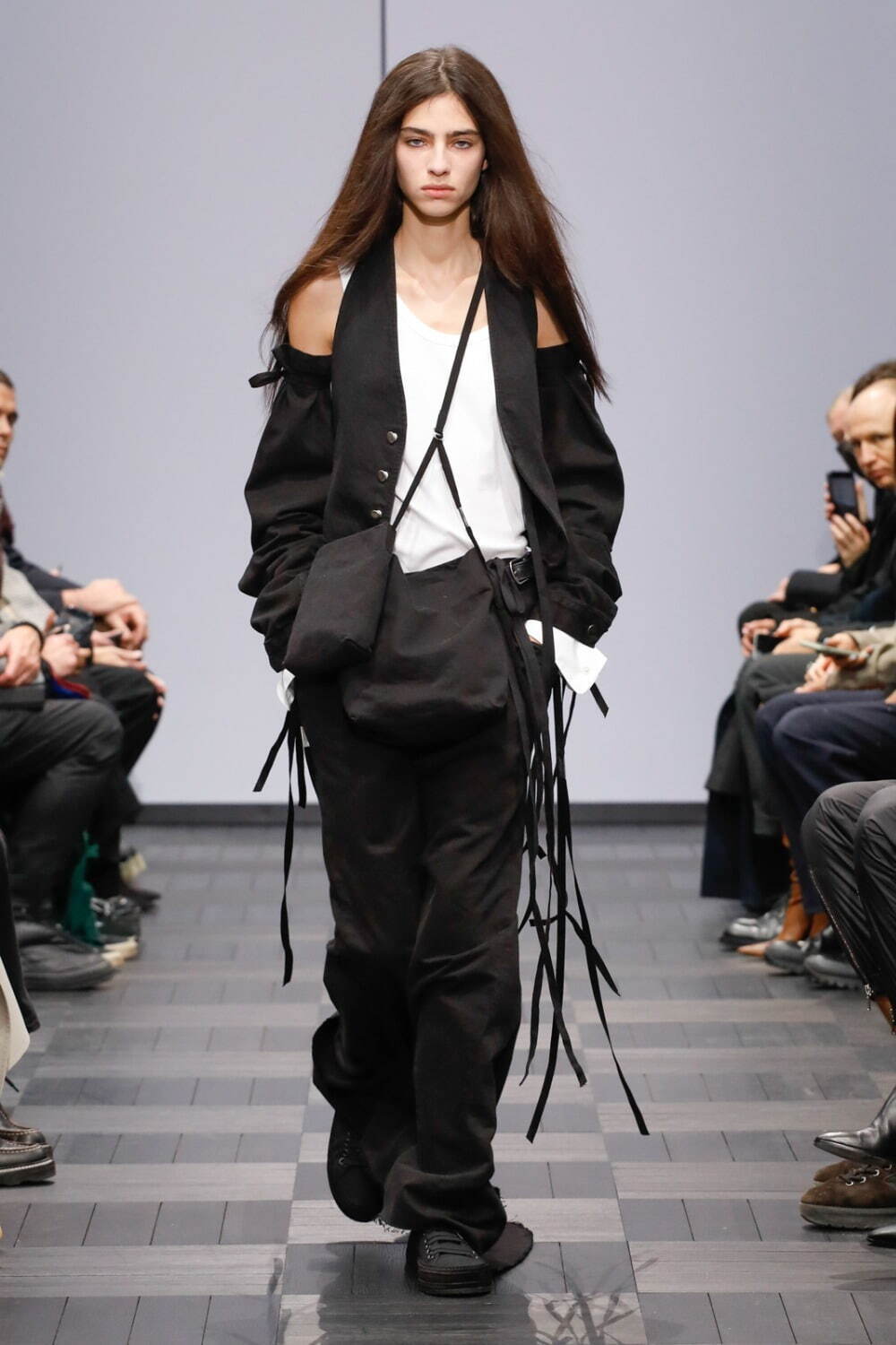 アン ドゥムルメステール(ANN DEMEULEMEESTER) 2022年春夏ウィメンズ&メンズコレクション  - 写真2