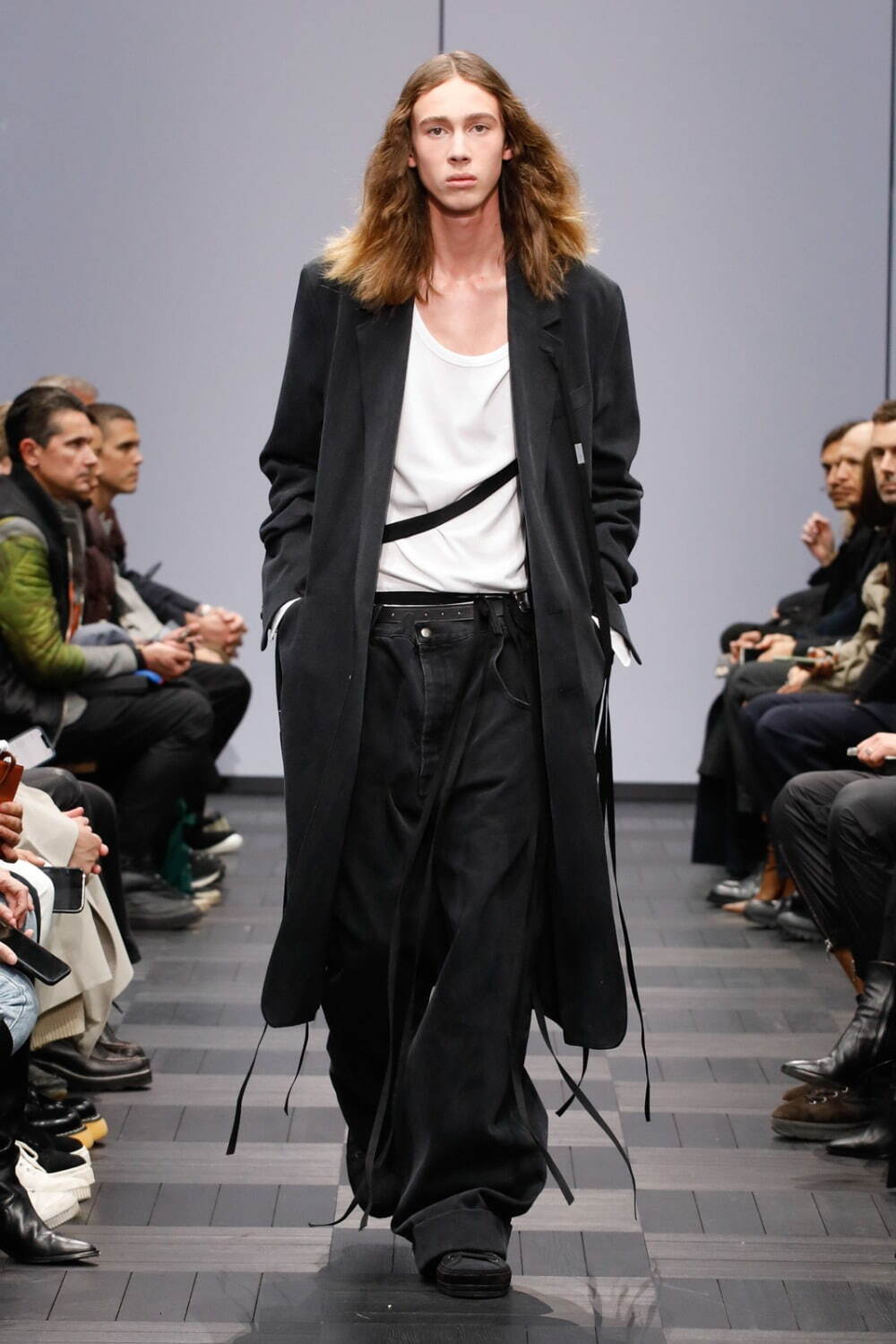 アン ドゥムルメステール(ANN DEMEULEMEESTER) 2022年春夏