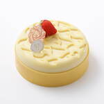 ピエール・エルメ・パリのクリスマスケーキ、“浮雲の花”を飾ったチョコレートケーキ＆赤いバラのケーキ｜写真6