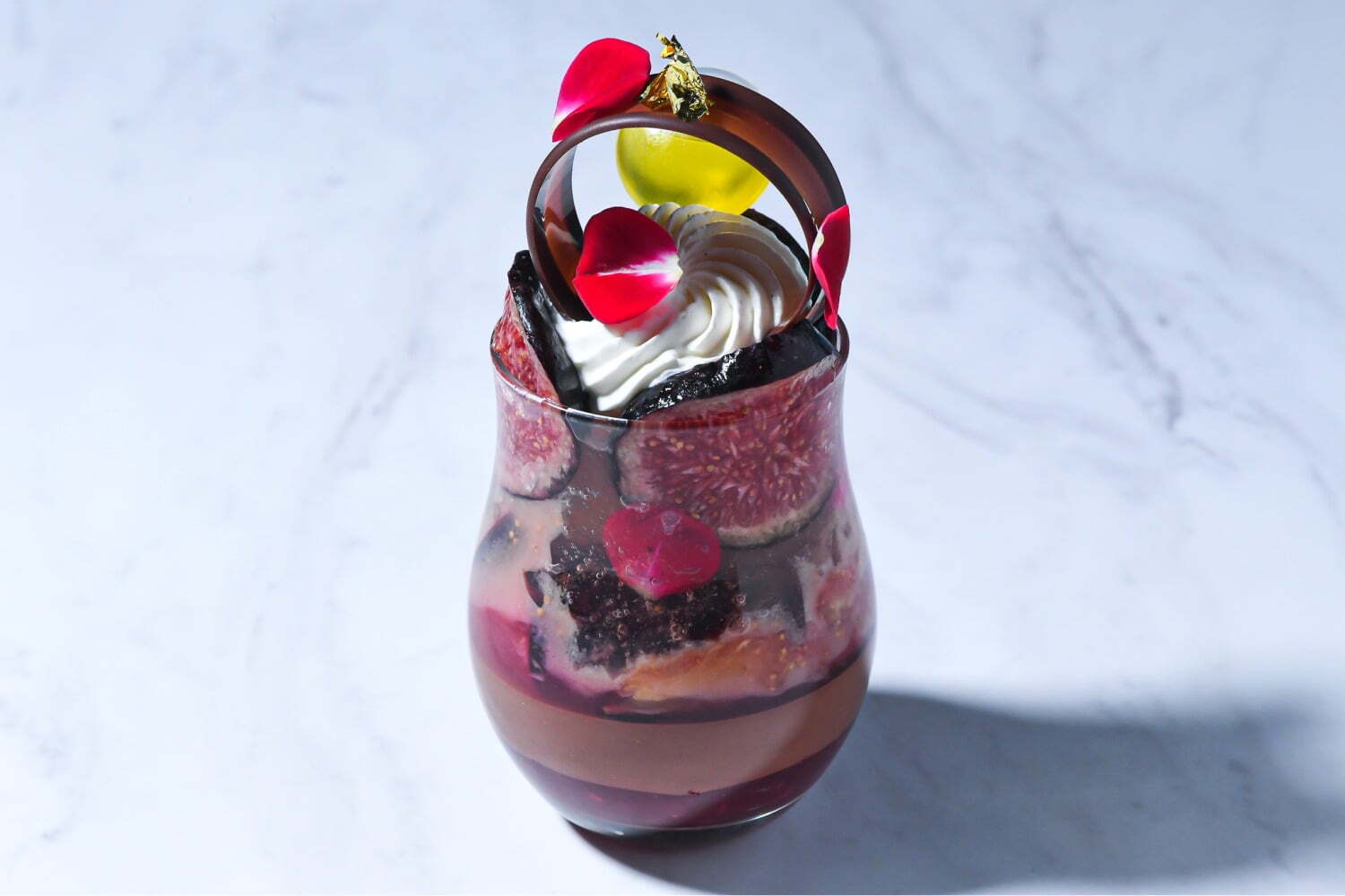 パルフェ｜香りを食べる“薔薇パフェ”、エディブルガーデン×瀧島誠士のコラボスイーツが日本橋三越本店に