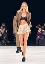 ジバンシィ 2022年春夏コレクション - 歴史のレイヤリング｜写真18