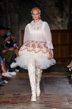 シモーネ ロシャ2022年春夏コレクション、意外性のあるフェミニンなコード｜写真21