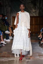 シモーネ ロシャ2022年春夏コレクション、意外性のあるフェミニンなコード｜写真31