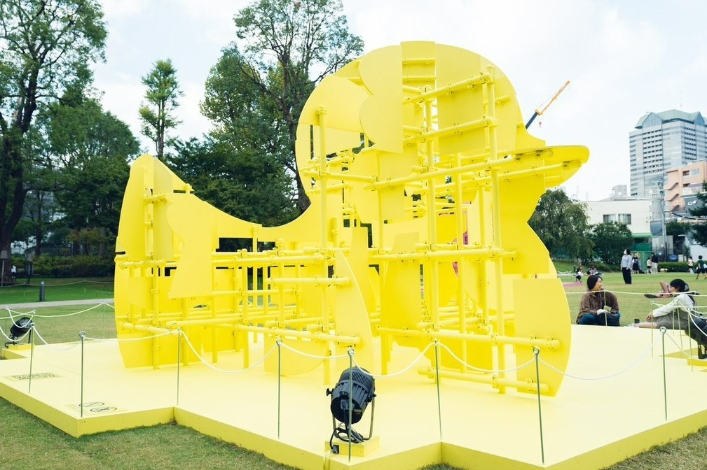 横尾忠則｜東京ミッドタウンのデザインイベント「デザインタッチ」芝生広場で“隠れたデザインを探す”新感覚インスタレーション