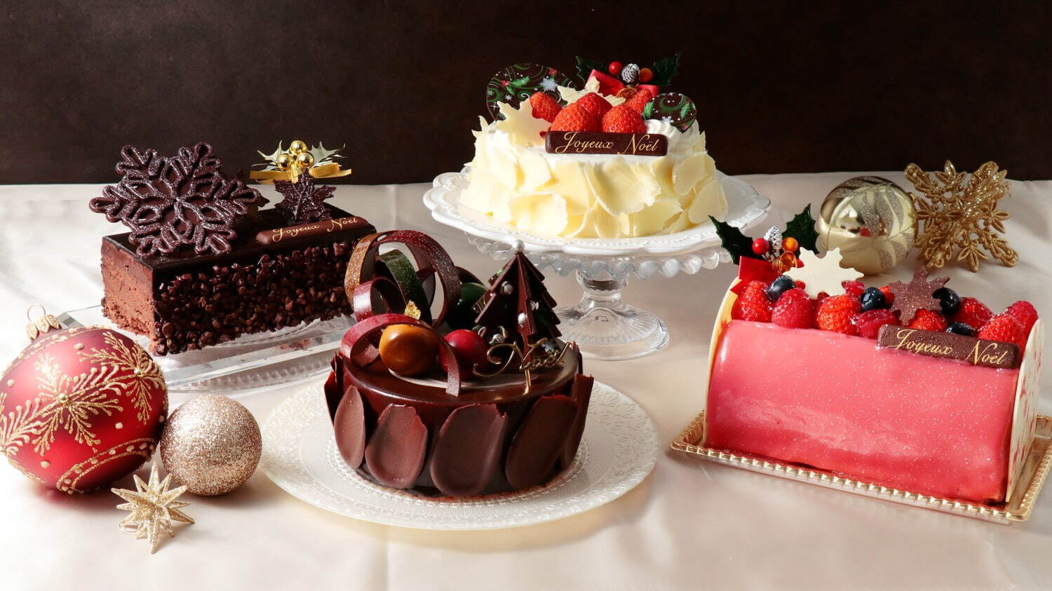 ベルアメールのクリスマスケーキ、ルビーチョコのブッシュ ド ノエルや“雪の結晶”を飾ったチョコケーキ｜写真1