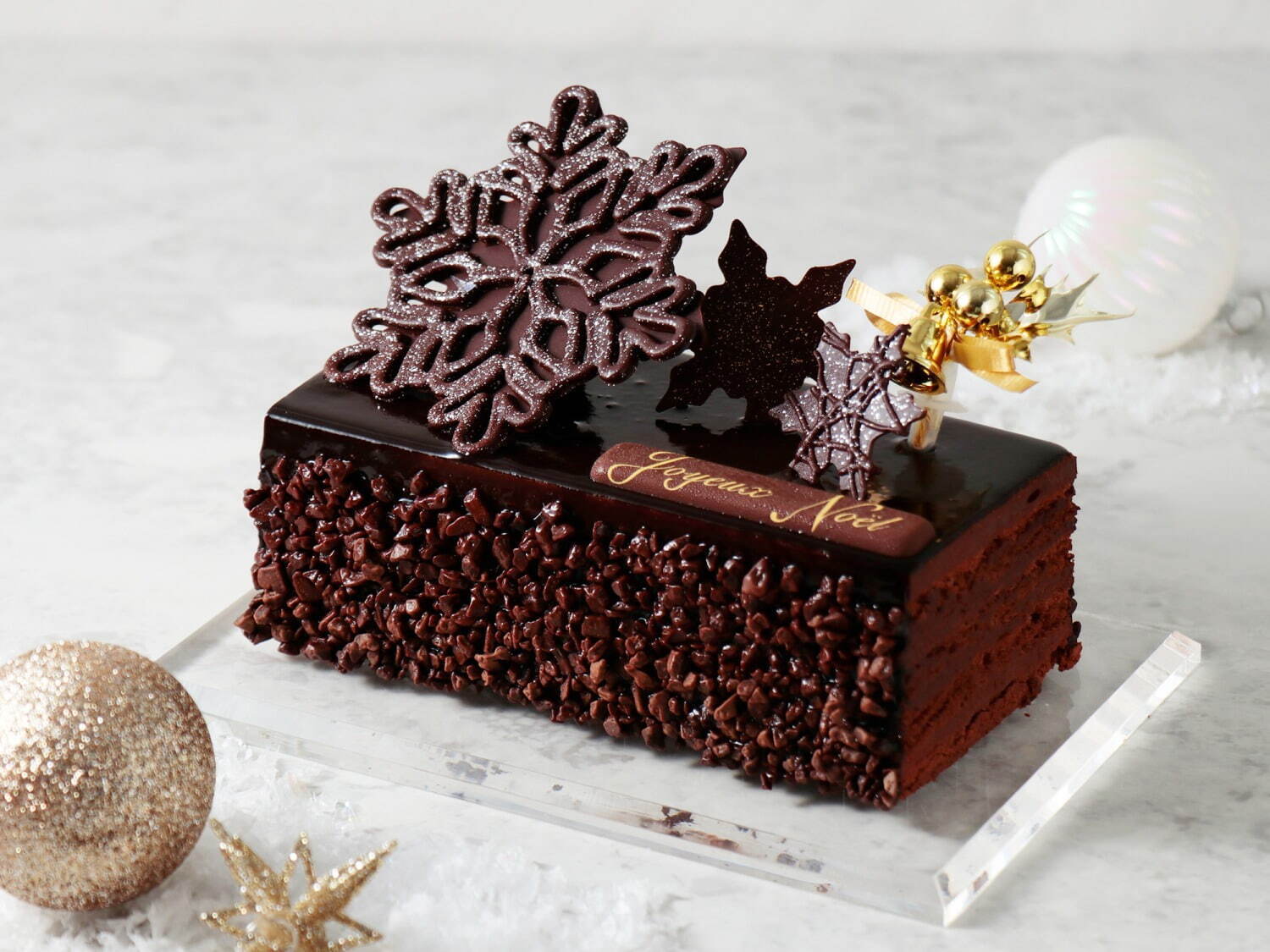 ベルアメールのクリスマスケーキ、ルビーチョコのブッシュ ド ノエルや“雪の結晶”を飾ったチョコケーキ｜写真4