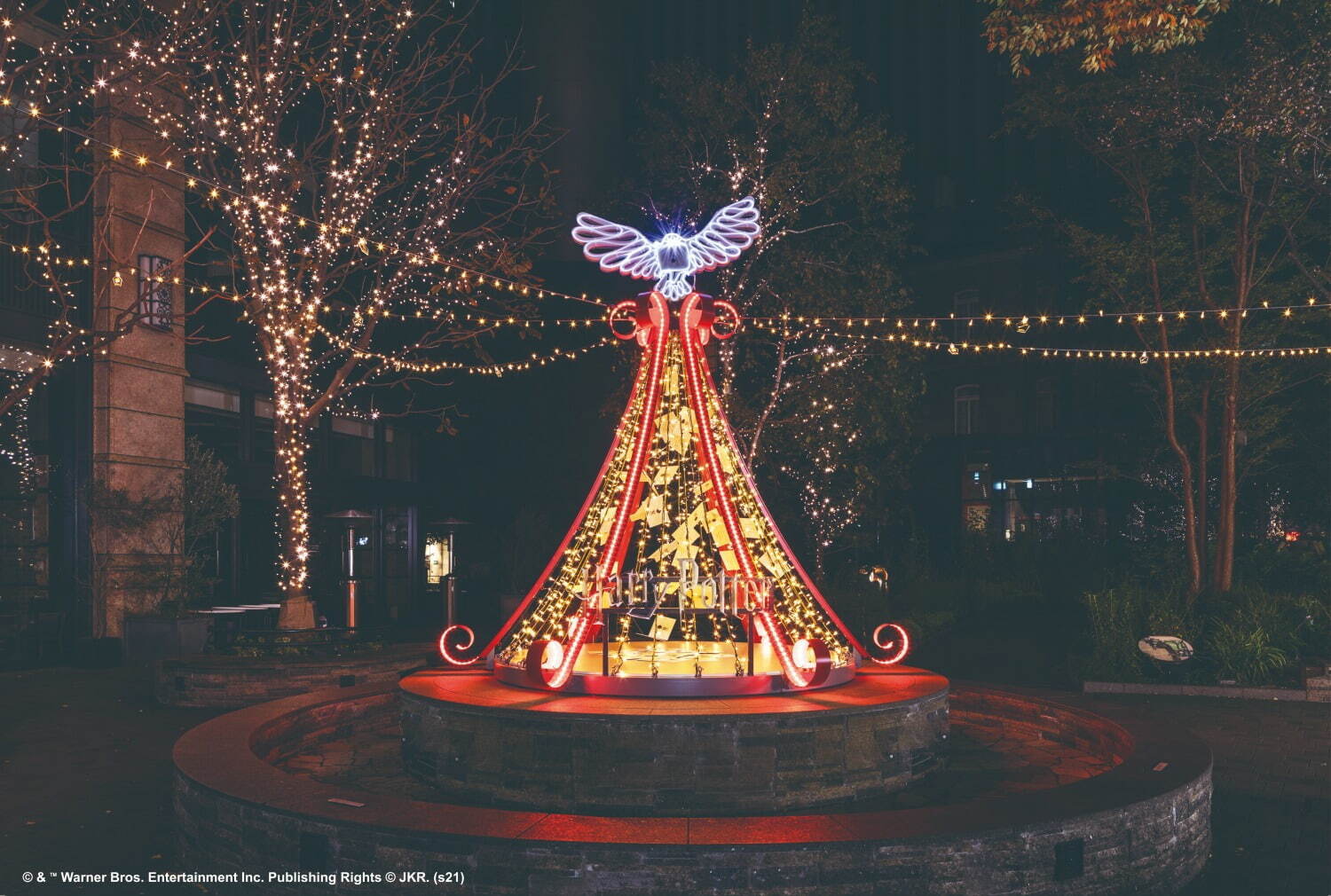「ハリー・ポッター」クリスマスツリーが丸の内に、“映画の名シーン”を再現したライティングショー｜写真3