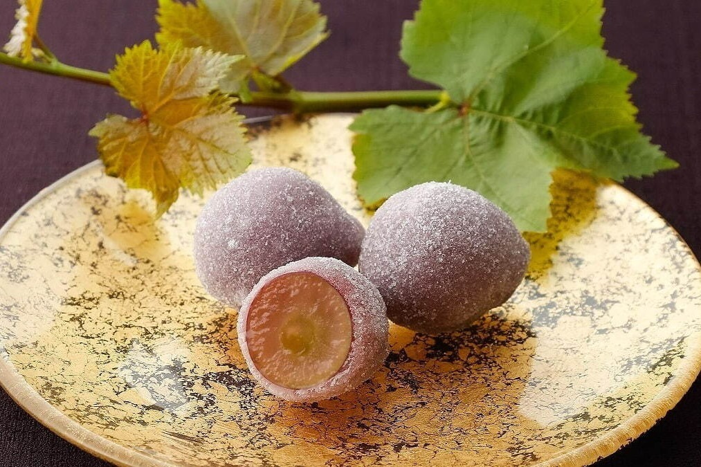 宗家 源 吉兆庵「紫苑」を丸ごと包んだ和スイーツ「陸乃宝珠」