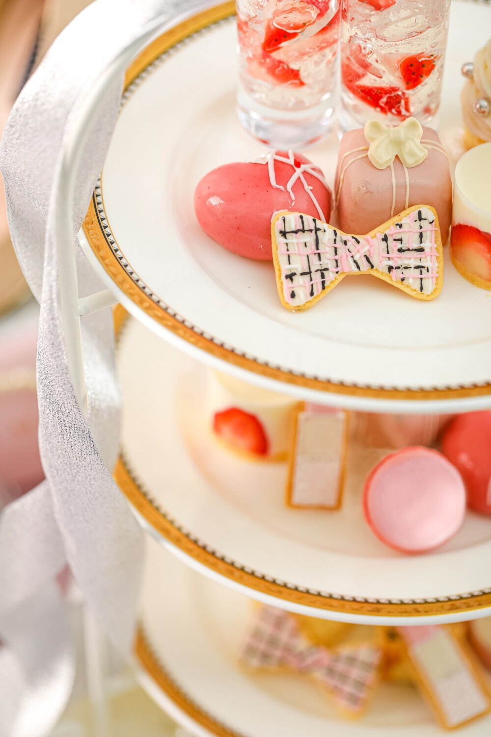 「メイクアップ」アフタヌーンティーが兵庫・芦屋で、“リップ＆ツイードリボン”クッキーやハートムース｜写真3