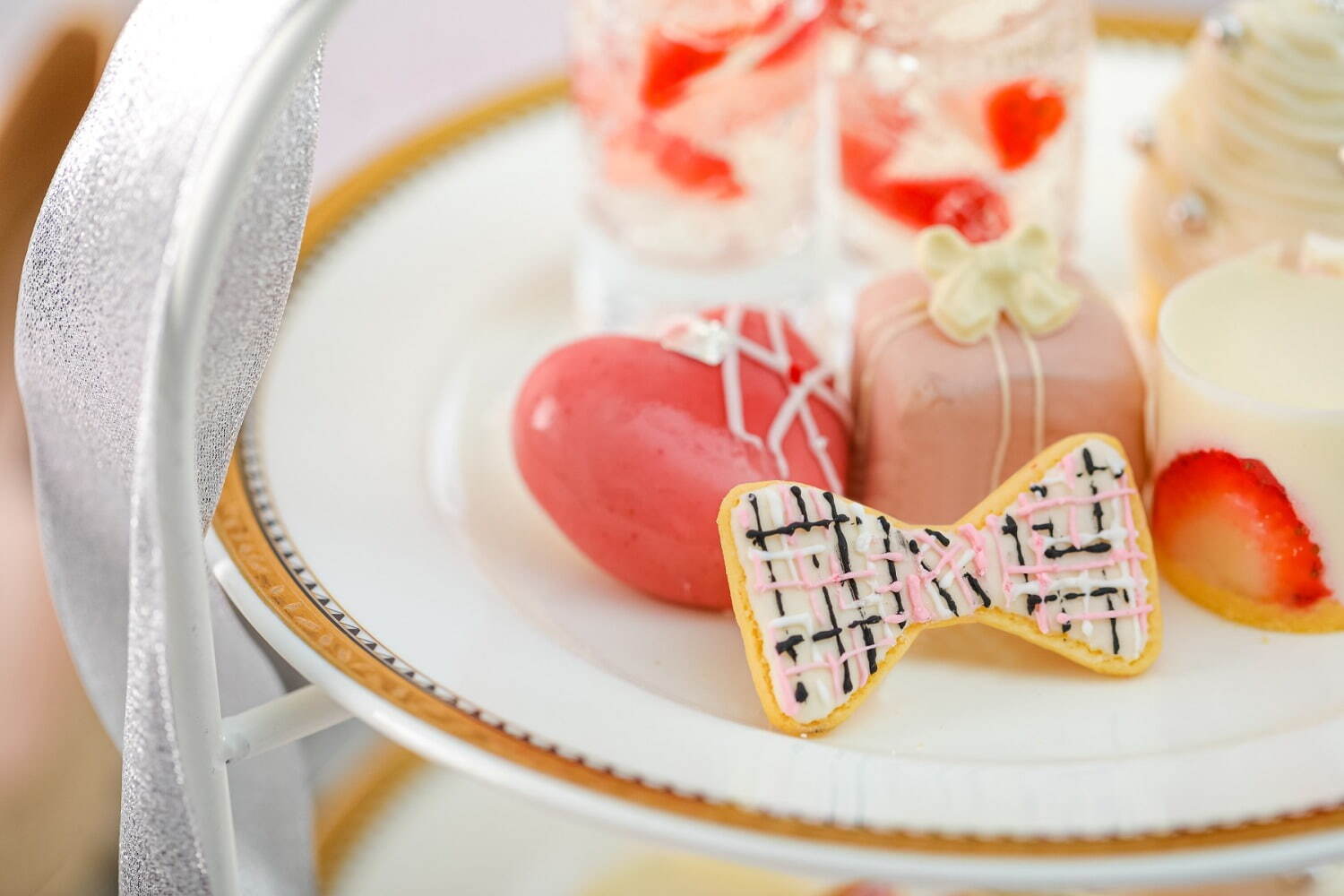 「メイクアップ」アフタヌーンティーが兵庫・芦屋で、“リップ＆ツイードリボン”クッキーやハートムース｜写真5