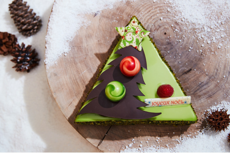 クリスマス｜アンダーズ 東京のクリスマス2021、“ツリー型”ピスタチオムース＆赤リボン付きティラミス