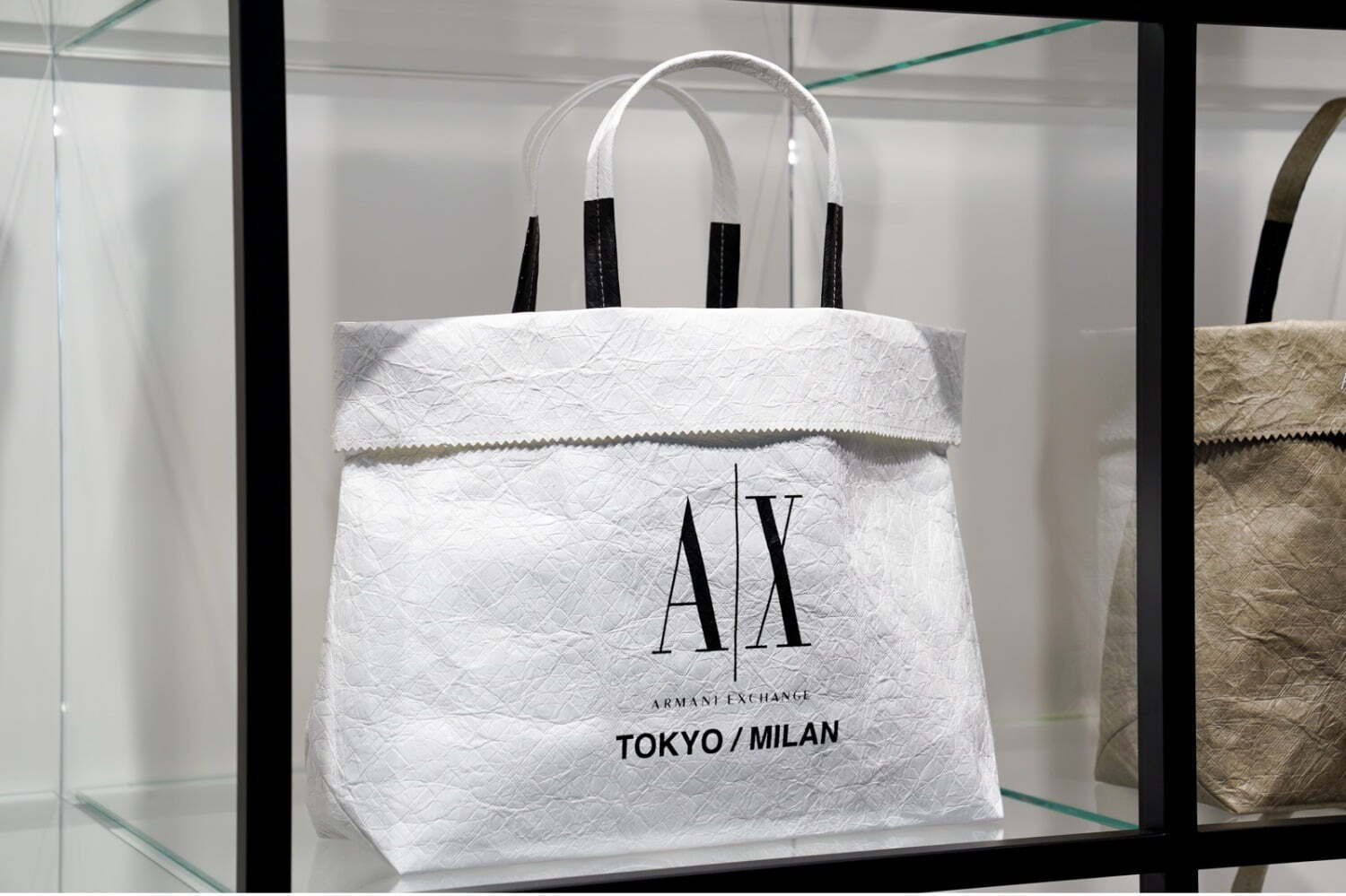 レッグウェア｜A|X アルマーニ エクスチェンジ初のコンセプトストアが原宿に、珈琲ステーションやバイクデリバリーも