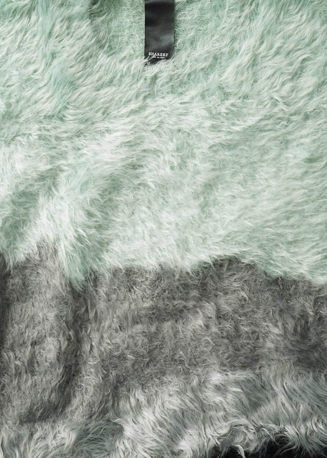 シャリーフの2021秋冬ニット＆プルオーバー、大胆カラーや立体的ゼブラ柄のシャギー素材｜写真4