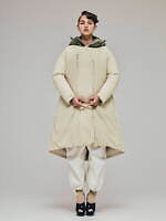 ナンガ×エフシーイーのメンズ＆ウィメンズダウン、ミニマルなショート丈ジャケットやスタンドカラーコート｜写真49