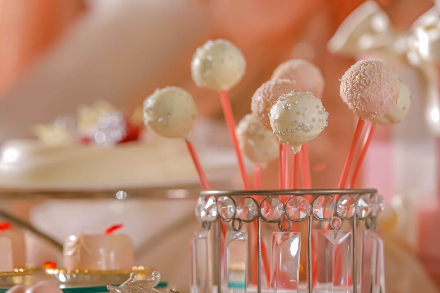 「マリーアントワネットのスイーツパーティー」クリスマスブッフェが大阪で、ピンクのシュークリームなど｜写真14