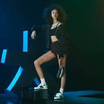 ジミー チュウ×POGGY×エリック・ヘイズ“星”を飾ったパンプスやローファー、光るベアブリックも｜写真13