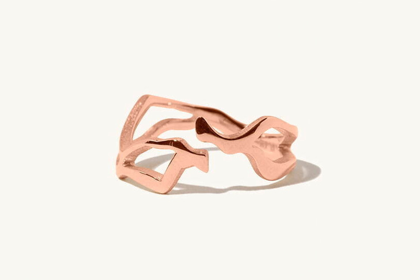 ミラモア“金継ぎ着想”ピンクゴールドリング＆点字モチーフのお守りジュエリー、阪急うめだ本店で