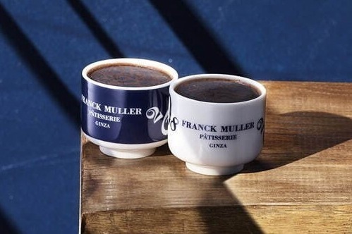 日本酒｜フランク ミュラー パティスリー“純米大吟醸”生チョコ、オリジナルデザインのお猪口に入れて