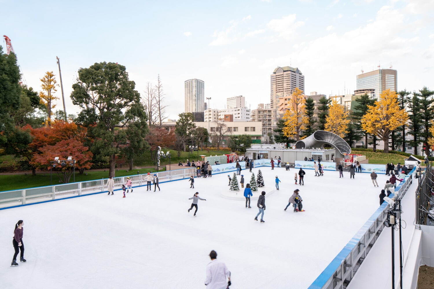 東京ミッドタウンのクリスマス2021、イルミネーション“光の散歩道”＆しゃぼん玉漂う光のスノードーム｜写真11