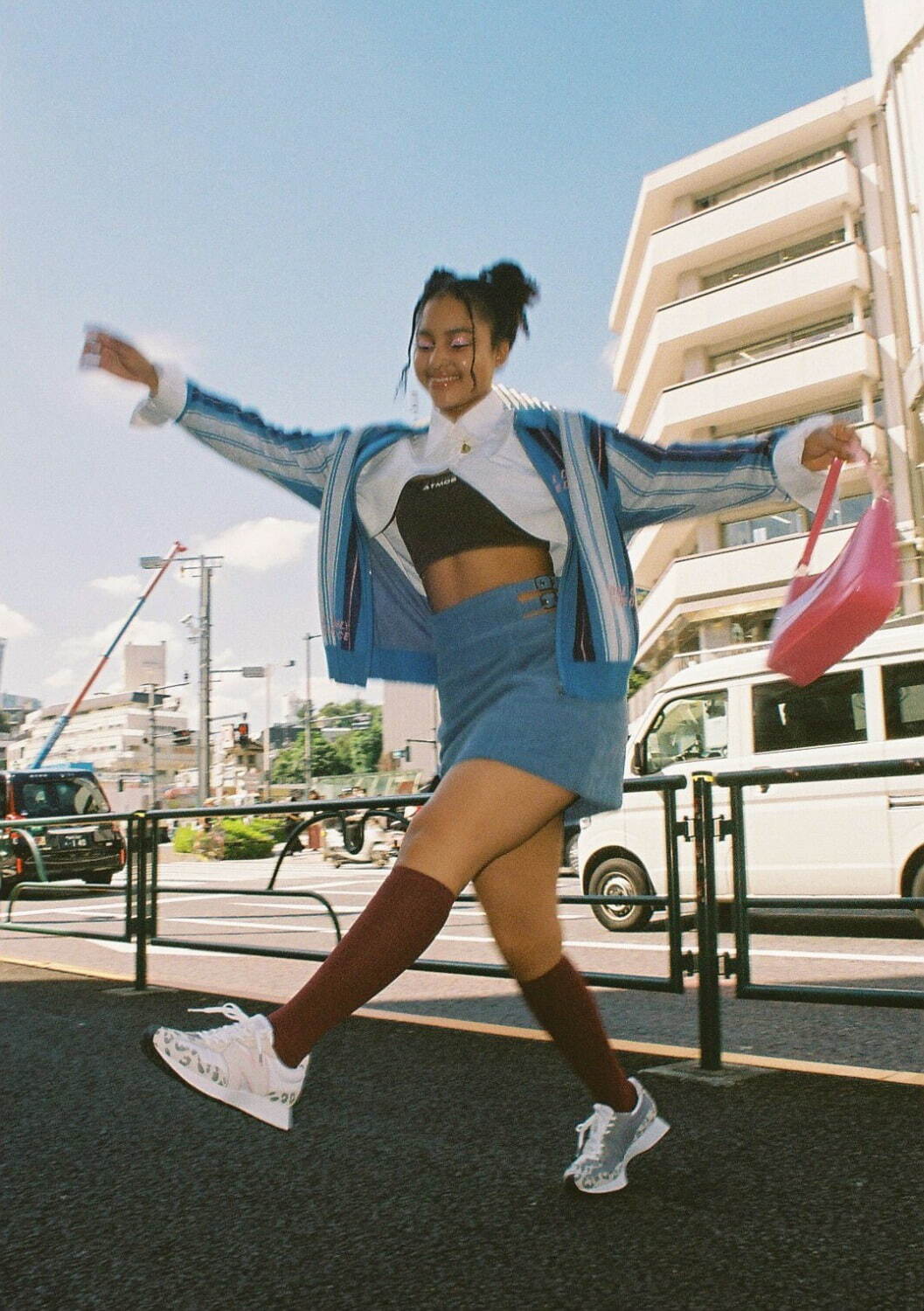 アトモス ピンク×ニューバランス×X-girlのスニーカー「327