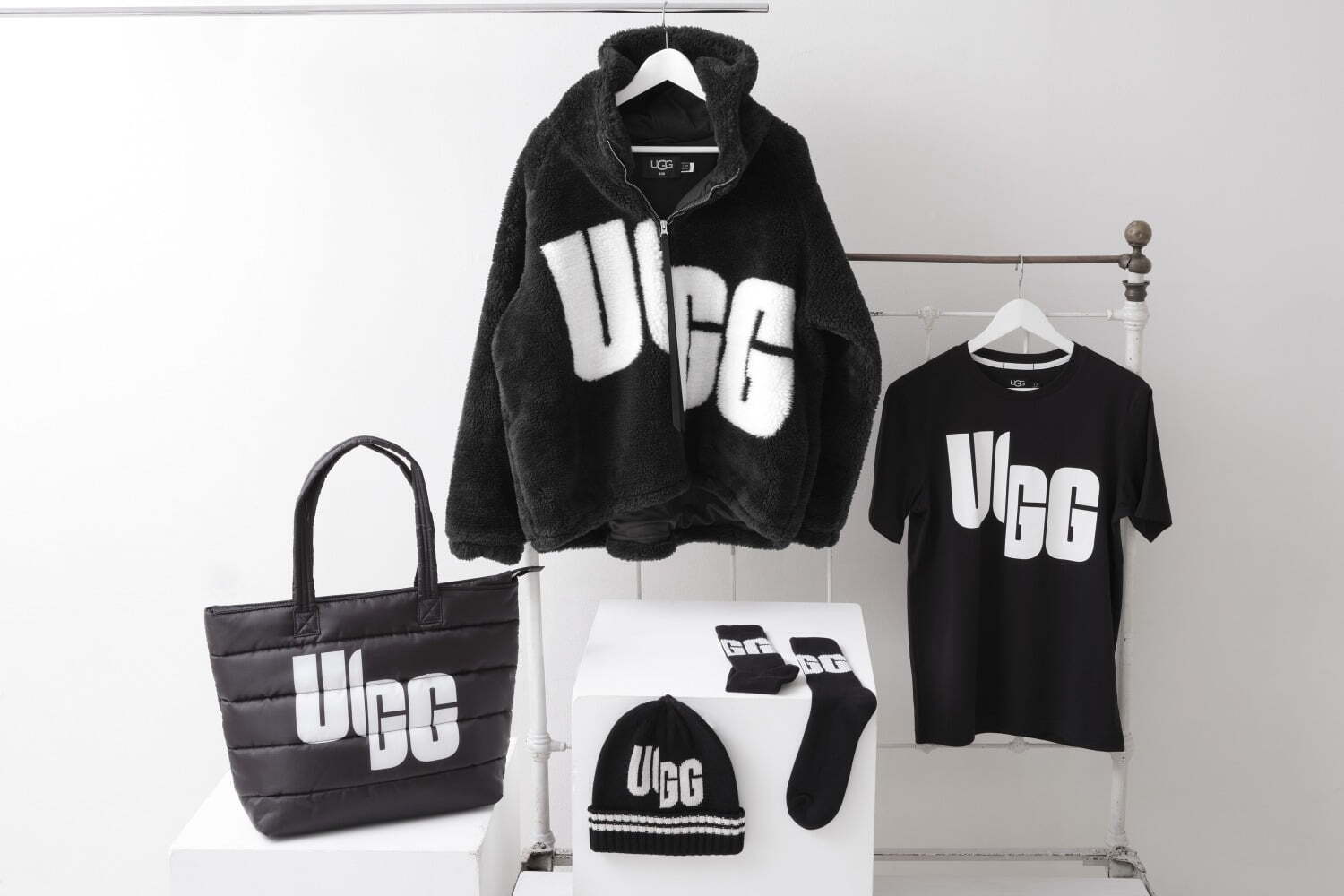 UGG新作「チョップド」コレクション、半分に切り崩した“UGG”ロゴ