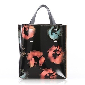 マルニの人気トート「ミュゼオ」バッグに花柄＆カラーブロックの新作 