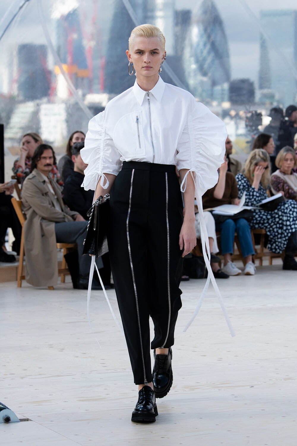 アレキサンダー・マックイーン(Alexander McQueen) 2022年春夏 