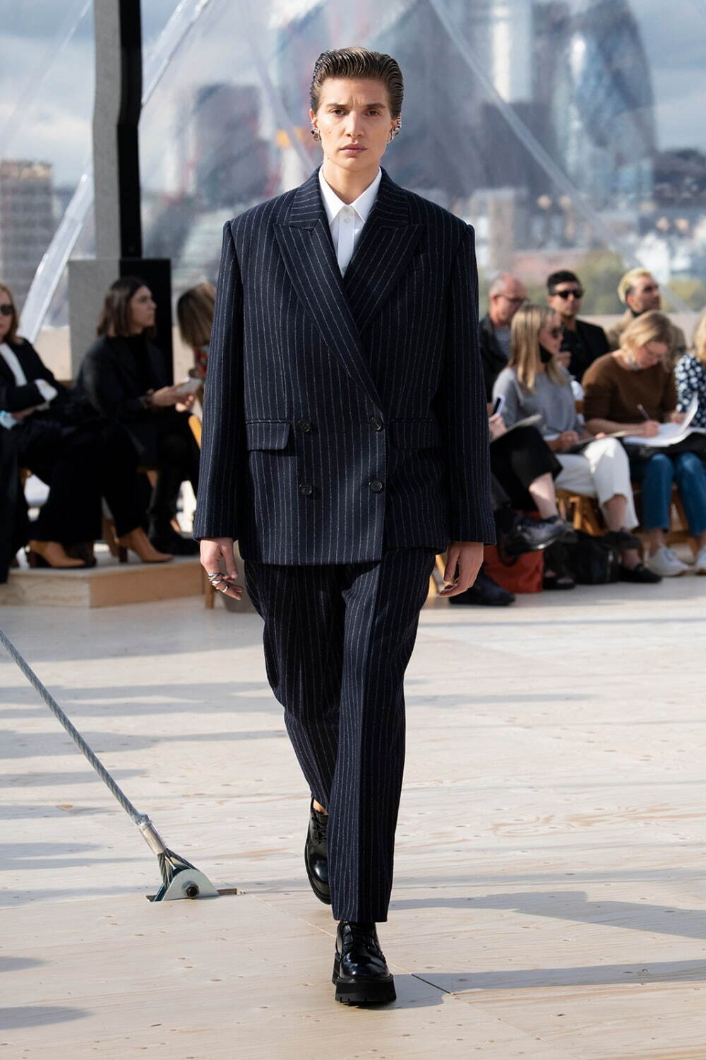 アレキサンダー・マックイーン(Alexander McQueen) 2022年春夏 