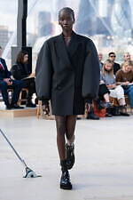 アレキサンダー・マックイーン2022年春夏コレクション - 嵐のようにパワフルに、常に変化して｜写真3