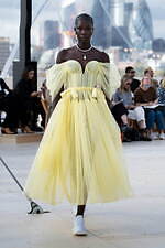 アレキサンダー・マックイーン2022年春夏コレクション - 嵐のようにパワフルに、常に変化して｜写真11