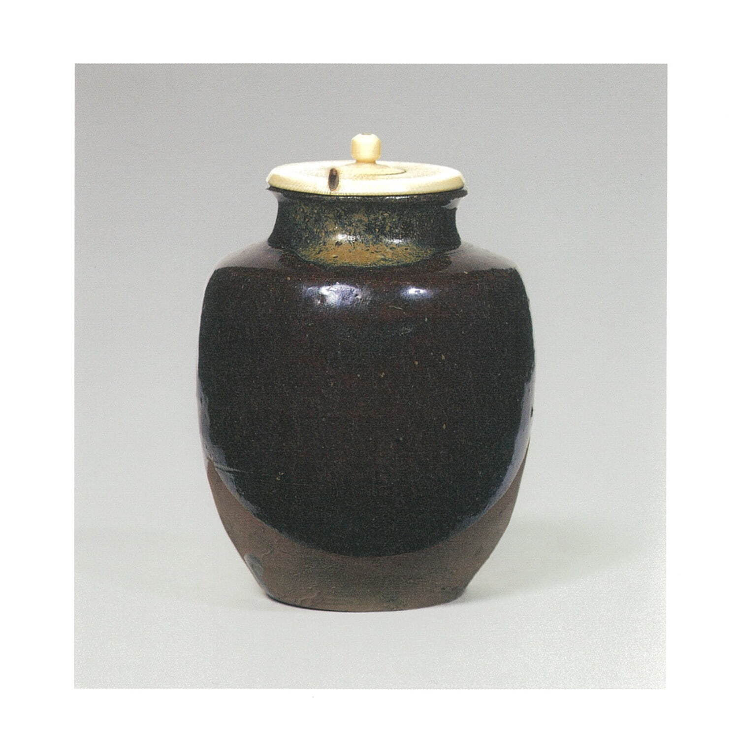 《唐物肩衝茶入　銘残月》文化庁蔵［前期展示 10月8日(土)〜11月6日(日)］
