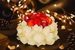 “天使の翼”イメージのクリスマスケーキ、青山グランドホテルで - ホワイトチョコレートの羽を装飾