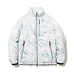 ナンガ“雪山”モチーフのマーブルパターンを配したダウンジャケット＆サンダル｜写真3