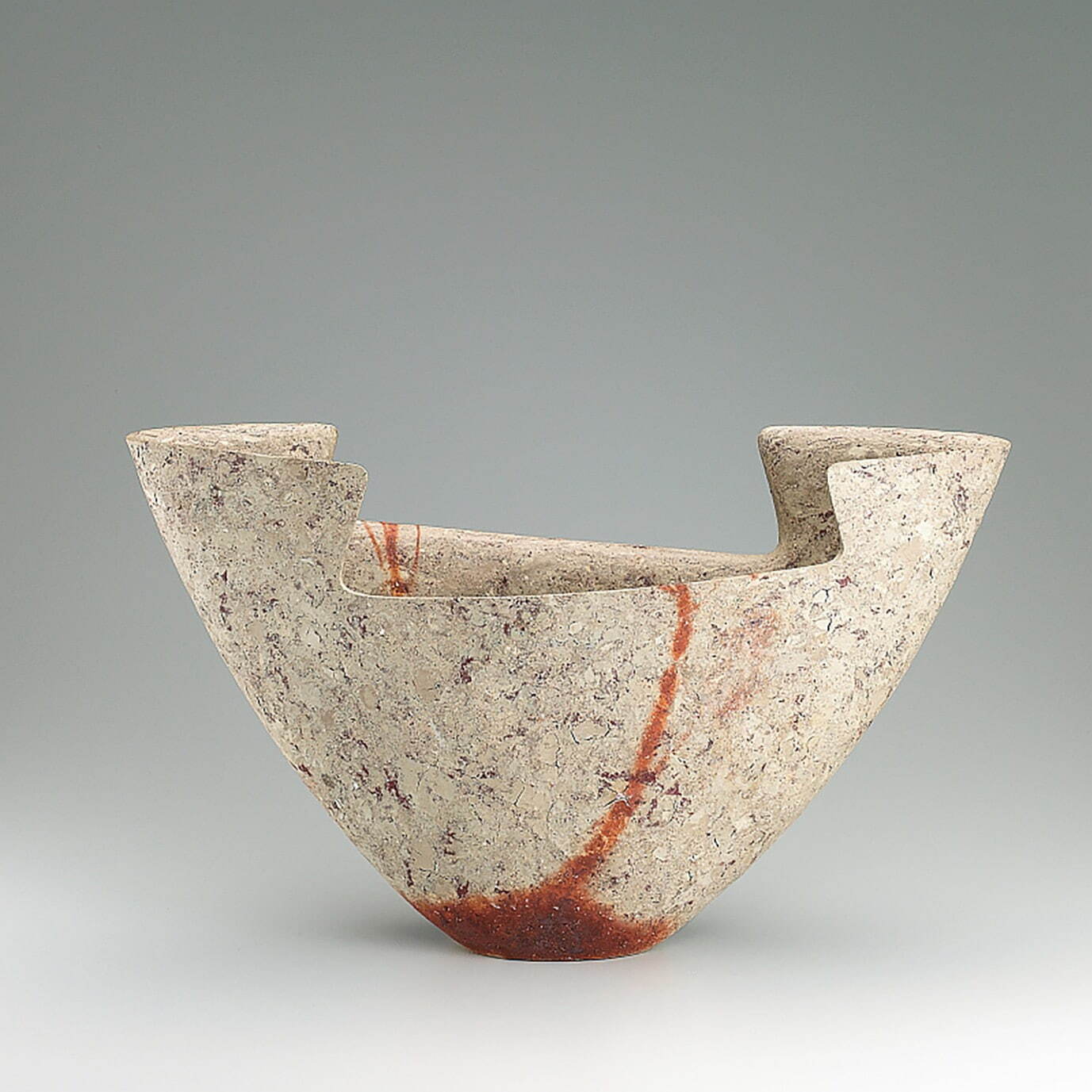 隠﨑隆一《備前広口花器》2012年 個人蔵