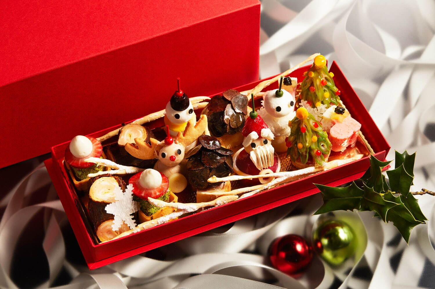 ANAインターコンチネンタルホテル東京21年クリスマスケーキ、“雪だるま”モチーフのムースケーキ｜写真5