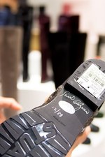 ケイト・モスやアンジェも愛用のスチュアート ワイツマン、20周年記念で20足の限定ブーツを販売｜写真7