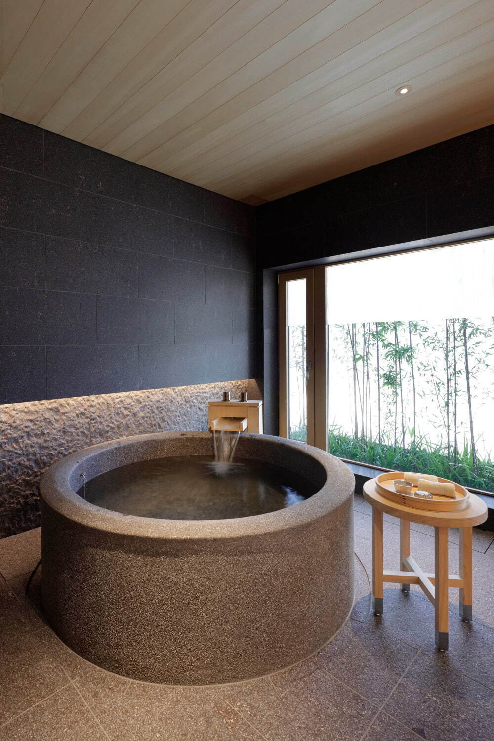 ラグジュアリーホテル「眞松庵」京都に、山並みを望むテラス付き客室＆美しい庭を楽しむ浴室｜写真9