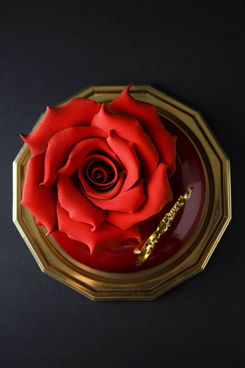ハイアットリージェンシー横浜 - 薔薇のチョコ細工を飾ったケーキ