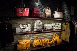 ラブレス代官山店が大規模リニューアル 駅近の移転先に2倍の売場スペース ファッションプレス